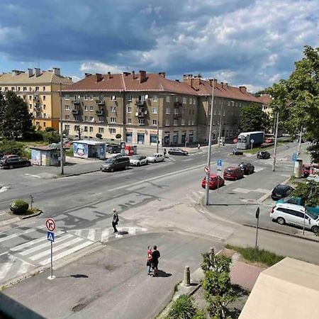 Priestranny 3 Izb. Apartman V Centre S Parkovanim. Appartement Banská Bystrica Buitenkant foto