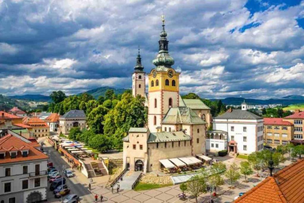 Priestranny 3 Izb. Apartman V Centre S Parkovanim. Banská Bystrica Buitenkant foto