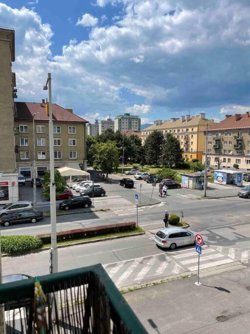 Priestranny 3 Izb. Apartman V Centre S Parkovanim. Banská Bystrica Buitenkant foto