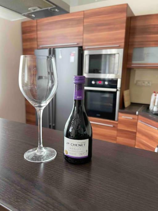 Priestranny 3 Izb. Apartman V Centre S Parkovanim. Banská Bystrica Buitenkant foto
