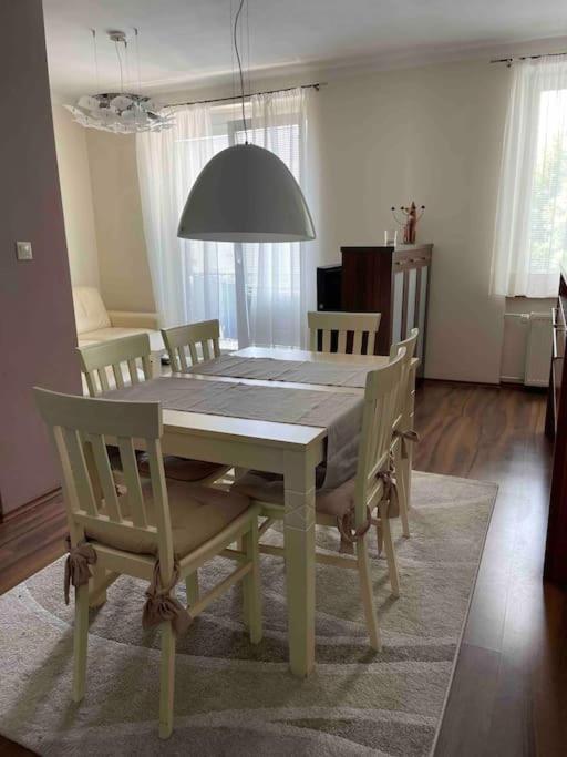 Priestranny 3 Izb. Apartman V Centre S Parkovanim. Banská Bystrica Buitenkant foto