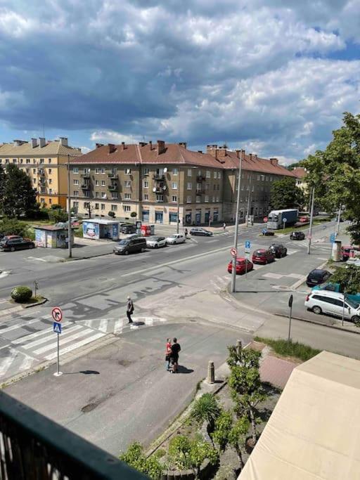 Priestranny 3 Izb. Apartman V Centre S Parkovanim. Appartement Banská Bystrica Buitenkant foto